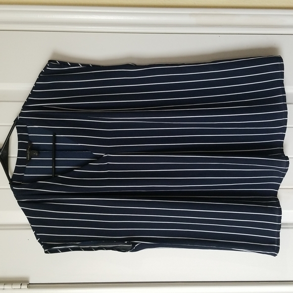 Banana Republic V neck top - Picture 1 of 5